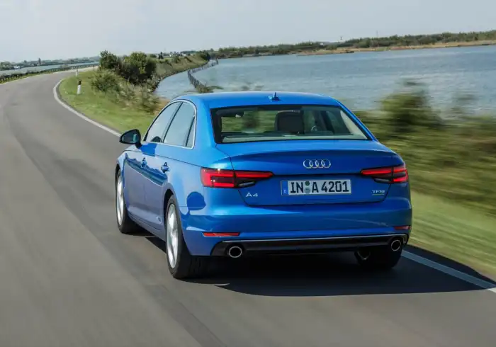 2018-아우디-a4
