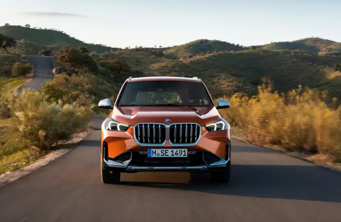 bmw-x1-전면-주행사진