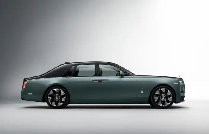 롤스로이스-팬텀-측면사진