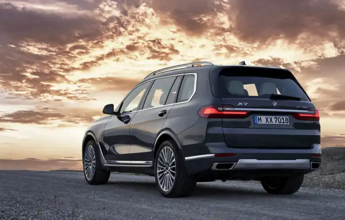 BMW-X7-40i