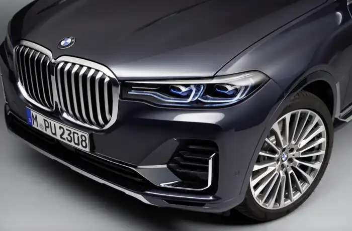 BMW-X7-M60i