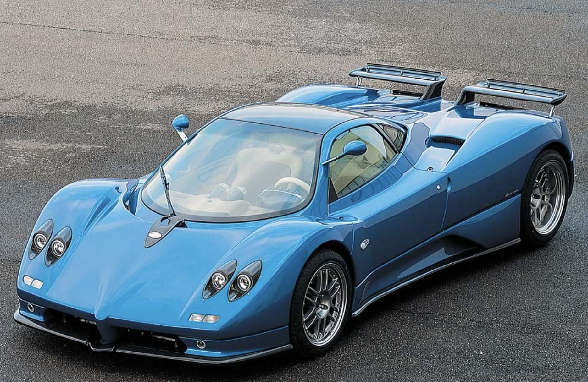 파가니존다 한국 썸네일